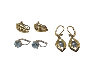 Lot 283 - Three pairs of gold earrings to include 2 pairs of 18ct gold earrings and a pair of 18ct white gold and aquamarine/blue stone earrings