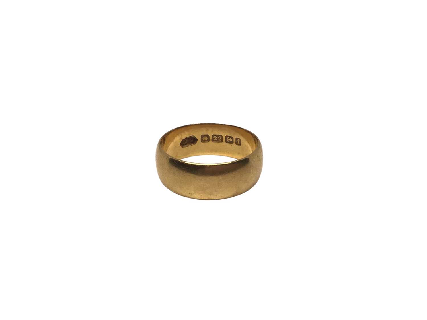 Lot 255 - Edwardian 22ct gold thick band wedding ring