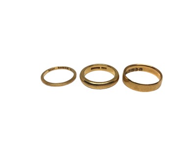 Lot 256 - Three 22ct gold wedding rings