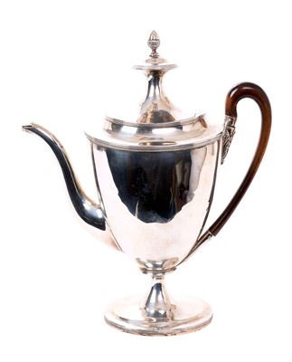 Lot 389 - George III silver coffee pot