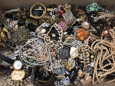 Lot 1006 - Group of vintage costume jewellery, wristwatches and bijouterie (1 box)