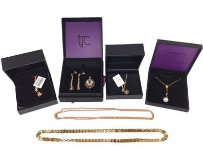 Lot 301 - Group of 9ct gold jewellery to include a cultured pearl and diamond pendant necklace, rose gold necklaces and yellow gold necklaces and earrings.