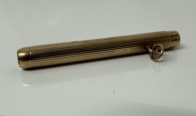 Lot 40 - Sampson Mordan 9ct gold propelling pencil with ribbed decoration, 7cm long