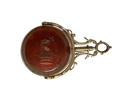 Lot 48 - Good quality late Victorian gold (unmarked) fob with revolving hardstone panels, one side with carved crest depicting an eagles head upon a crown, the obverse a bloodstone, 4.5cm high overall