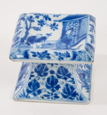 Lot 17 - 17th century Chinese blue and white porcelain pedestal salt