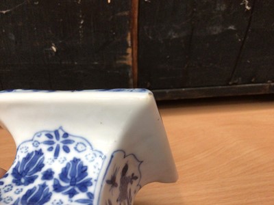 Lot 17 - 17th century Chinese blue and white porcelain pedestal salt