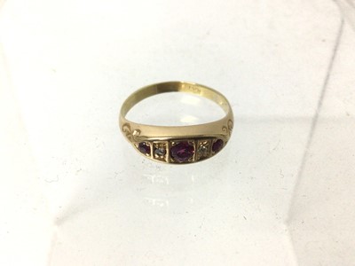 Lot 129 - Late Victorian ruby and diamond five stone ring