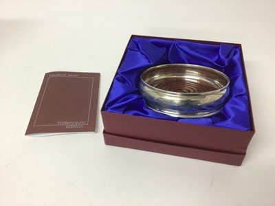 Lot 158 - A cased contemporary silver and turned wood bottle coaster