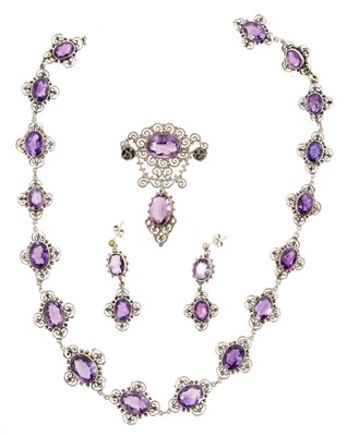 Lot 634 - Amethyst and silver suite of jewellery