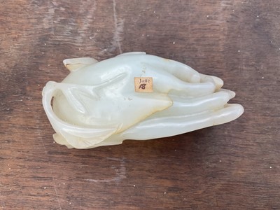 Lot 795 - 18th / 19th century celadon jade snuff bottle in the form of a Buddha's hand