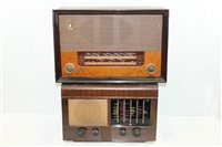 Lot 3744 - Vintage 'Pye' radio in a veneered case,...