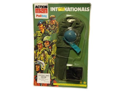 Lot 47 - Palitoy Action Man International Uniforms including UN Peace Force No.34300, Russian Infantry No.34284 & American Marine No.34300 (x2), all on card with blister pack (4)