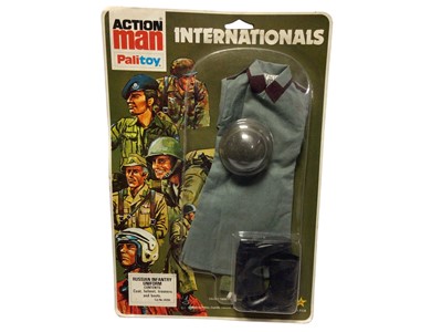Lot 47 - Palitoy Action Man International Uniforms including UN Peace Force No.34300, Russian Infantry No.34284 & American Marine No.34300 (x2), all on card with blister pack (4)