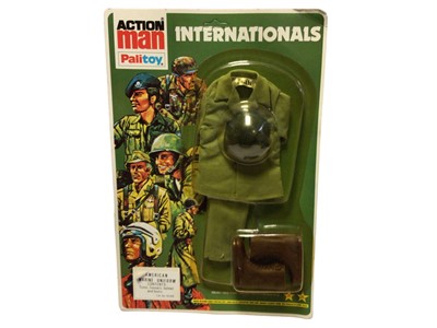 Lot 47 - Palitoy Action Man International Uniforms including UN Peace Force No.34300, Russian Infantry No.34284 & American Marine No.34300 (x2), all on card with blister pack (4)