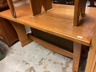 Lot 1253 - 20th century golden oak refectory table