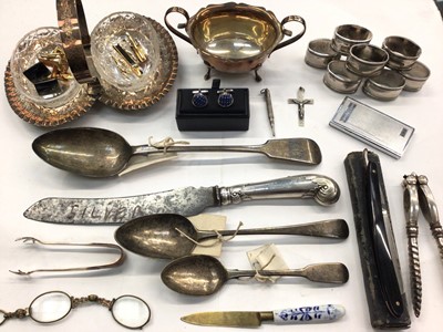 Lot 1086 - Two Georgian silver spoons, silver handled carving knife, other plated items, pair of old spectacles, cut throat razor, cufflinks and other items