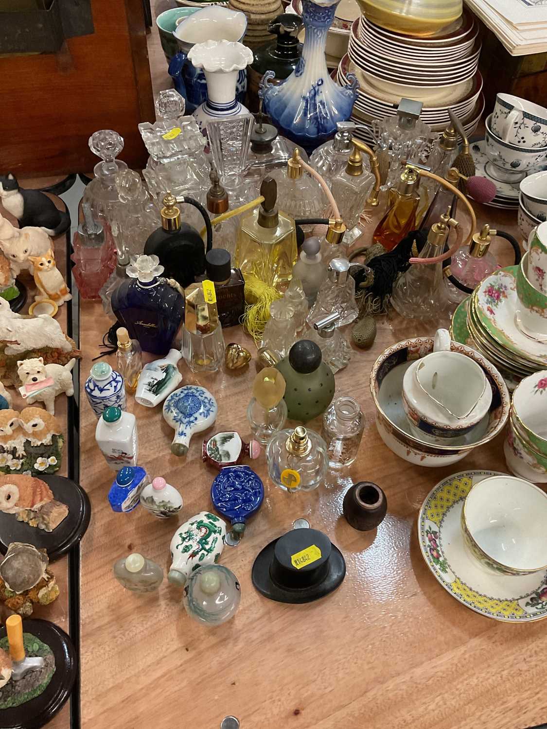 Lot 402 - Collection vintage scent bottles to include a uranium glass scent bottle and group Chinese snuff bottles.