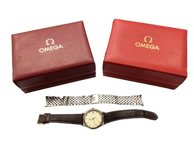 Lot 1051 - Omega Seamaster quartz wristwatch, spare Omega stainless steel strap and two Omega watch boxes