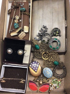 Lot 1071 - Group of antique jewellery and costume jewellery to include Victorian silver brooches, Art Deco cigarette case, etc