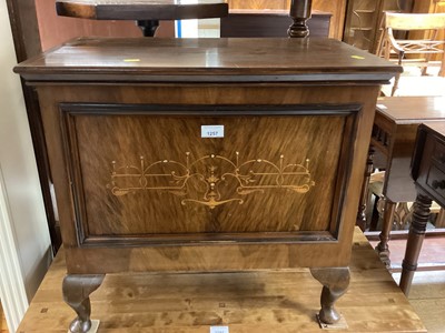 Lot 1257 - Edwardian inlaid sewing box on cabriole legs containing games and ornaments