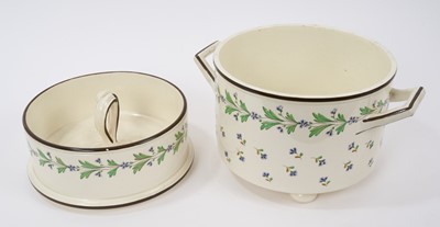 Lot 132 - Wedgwood Queensware ice pail and cover