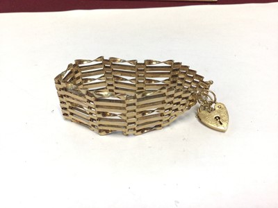 Lot 47 - 9ct gold gate bracelet with padlock clasp