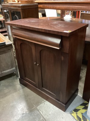 Lot 1275 - Victorian mahogany chiffonier with drawer and two doors 81.5cm