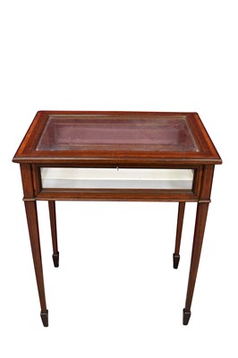 Lot 1274 - Edwardian mahogany and crossbanded bijouterie table