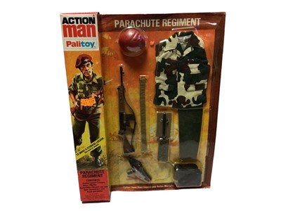 Lot 70 - Palitoy Action Man Parachiute Regiment Oufit, with locker box No.34301 (1)