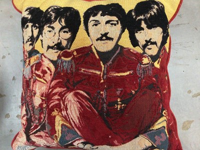 Lot 604 - Selection of decorative cushions including Beatles (qty)