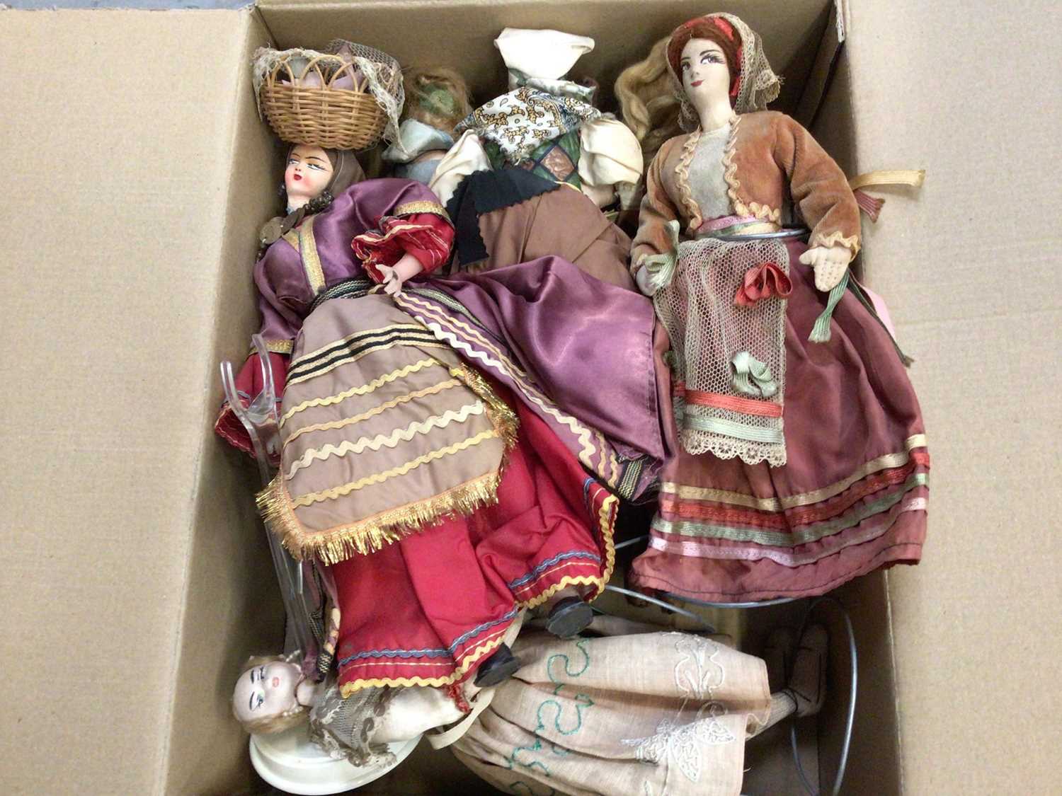 Lot 686 - Box of vintage dolls