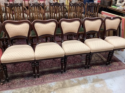 Lot 1338 - Five Victorian mahogany kidney back dining chairs on turned legs