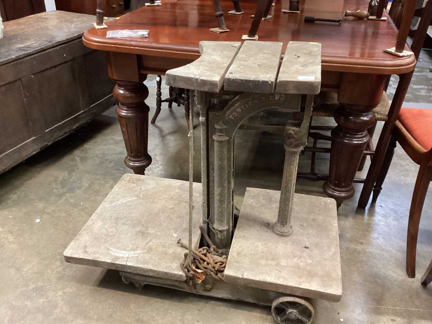 Lot 1257 - Victorian cast iron framed grain sack weighing scales