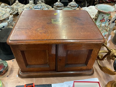 Lot 449 - Victorian golden oak cutlery canteen box (no contents)