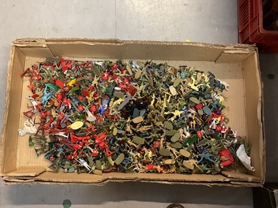 Lot 461 - Collection of various loose toy soldiers