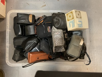 Lot 464 - Collection of assorted camera to include Olympus and Canon