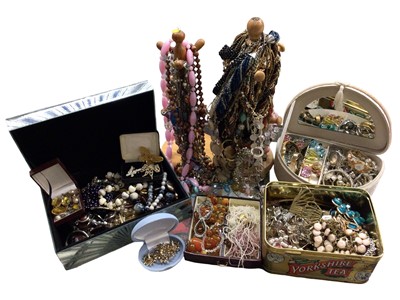 Lot 1078 - Large quantity of costume jewellery, wristwatches and jewellery boxes