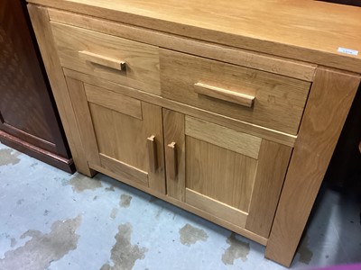 Lot 1370 - Modern oak sideboard