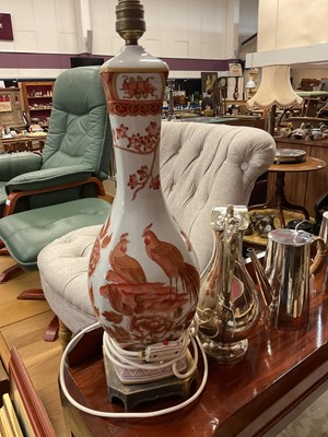 Lot 511 - Contemporary Oriental porcelain table lamp