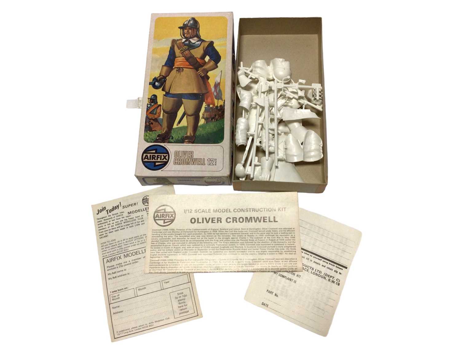 Lot 187 - Airfix 1:12 Scale Series 2 Oliver Cromwell, boxed No.02510-8, plus Collectors series English Pikemen 1642, on card with blister pack No.1559 (4), (5 items total)