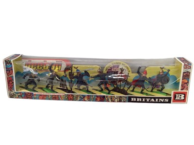 Lot 218 - Britains Deetail Turks No.s 7754 & 7756 and Knights No.s 7736 & 7746, plus Herald Knights No.7406, all boxed (5)