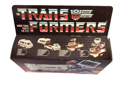 Lot 293 - Milton Bradley Transformers (1984-1985) Autobot Medic Ratchet, in window box No. 9107 (1)