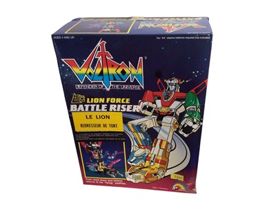 Lot 352 - LJN (1984) Voltron Defender of the Universe Lion Force Battle Riser Robot Figure, taped box (open with original internal packaging slightly dented edge) No. 7315 (1)