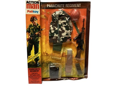 Lot 242 - Palitoy Action Man (1970-1983) Parachute Regiment (Without Bayonet & Case Belt Version) , in locker box packaging No.34301 (1)