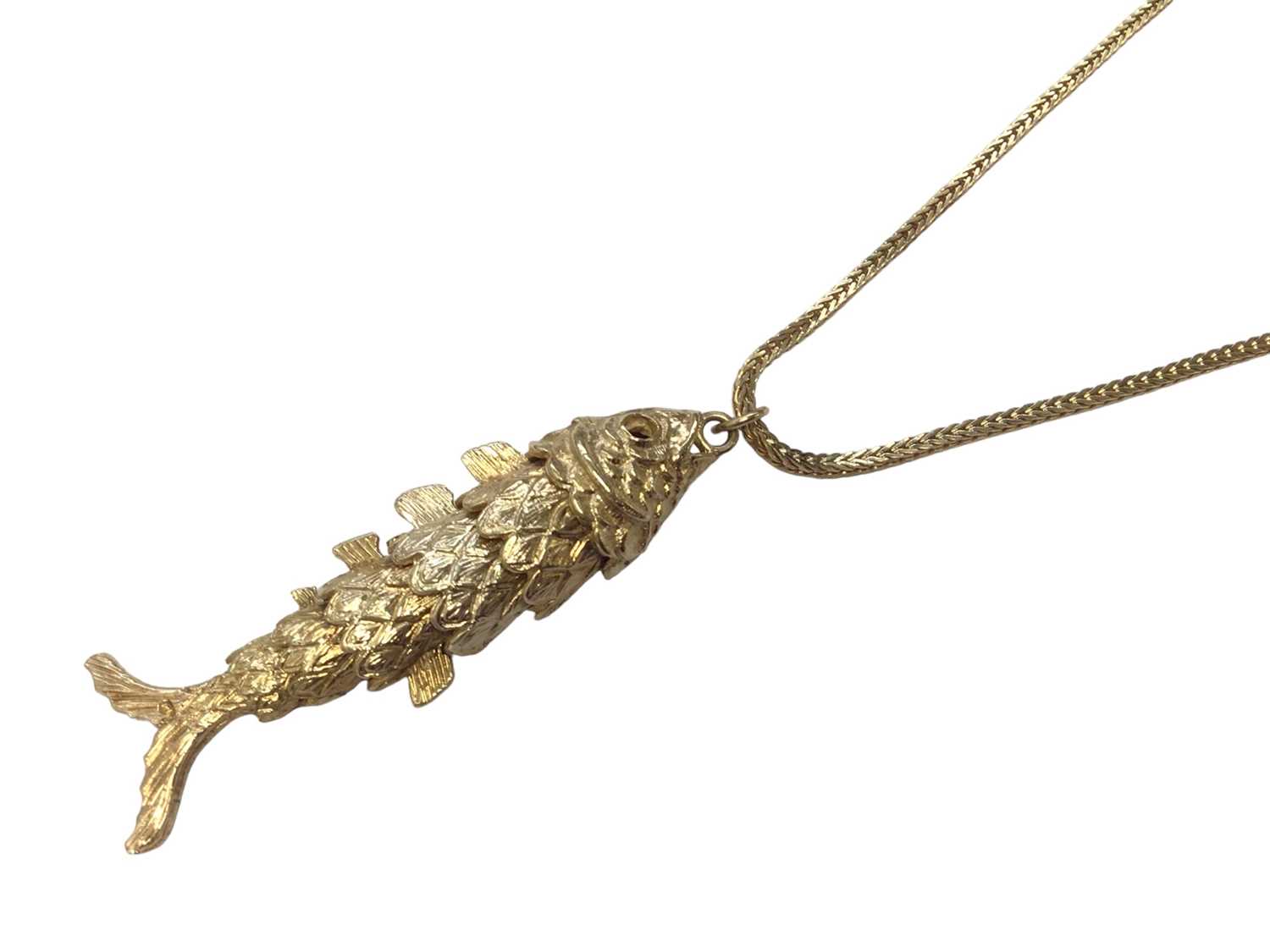 Lot 81 - 9ct gold articulated fish pendant on 9ct gold chain