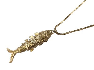 Lot 81 - 9ct gold articulated fish pendant on 9ct gold chain