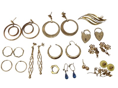 Lot 87 - Group of 9ct gold earrings, two 9ct gold padlock clasps and a 9ct gold brooch