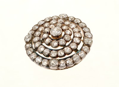 Lot 438 - Victorian diamond target brooch