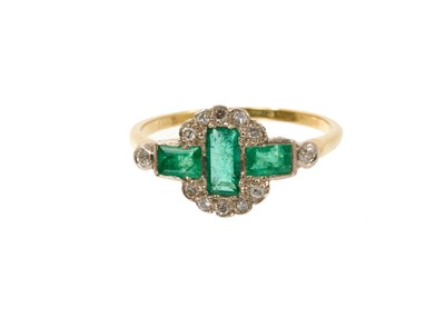 Lot 636 - Art Deco emerald and diamond ring