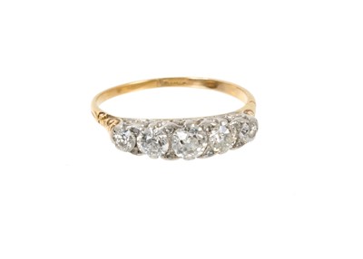 Lot 637 - Late Victorian diamond five stone ring